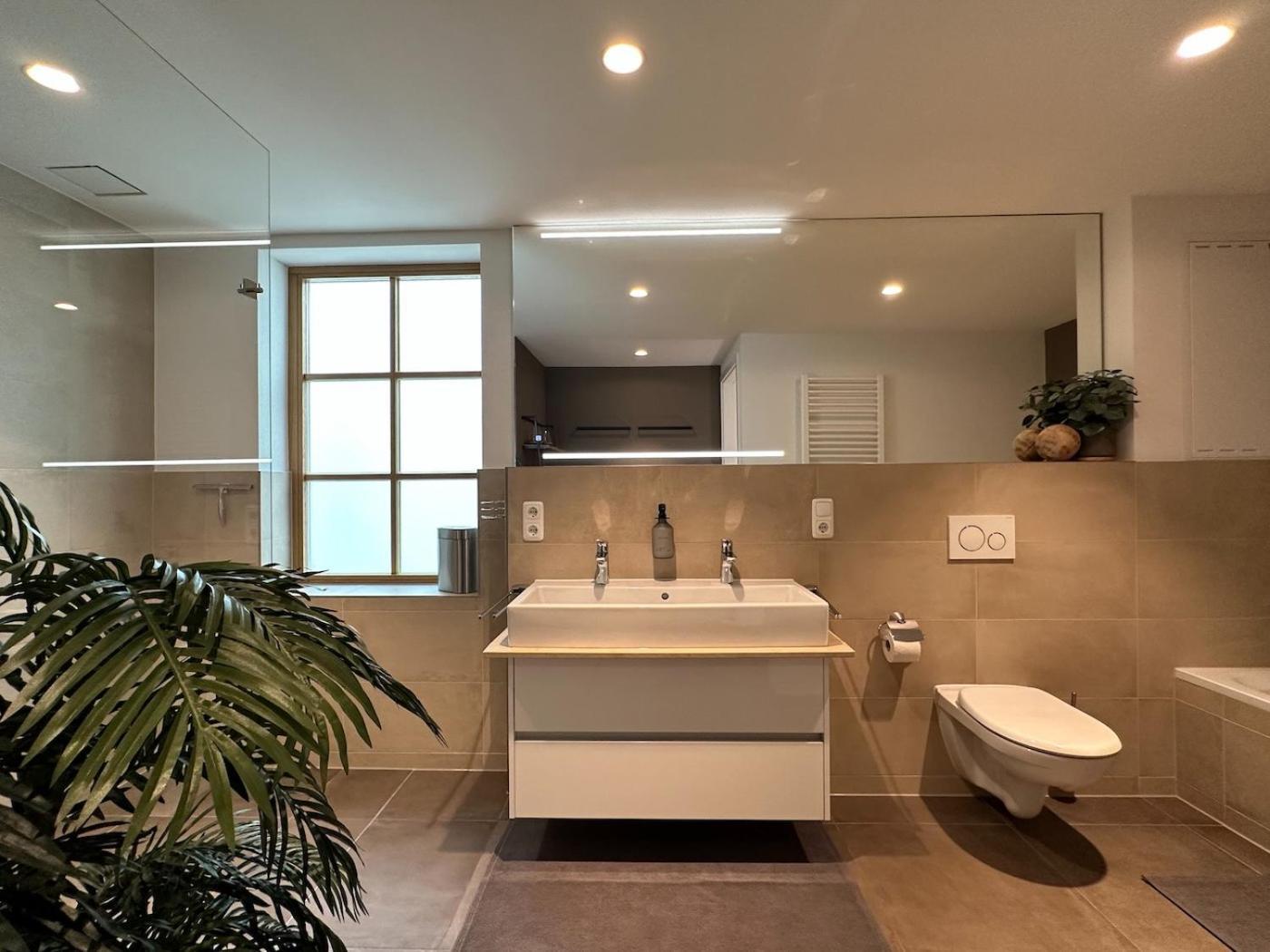 Апартаменты Truly - Viel Platz Fuer Business & Familie - Modern, Garage, Fahrstuhl Аугсбург Экстерьер фото